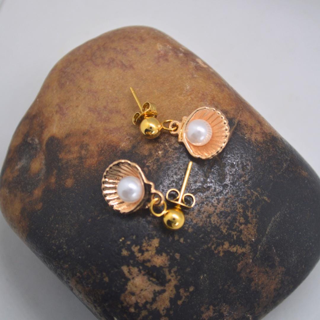 Sea Shell Pearl Stud Earrings