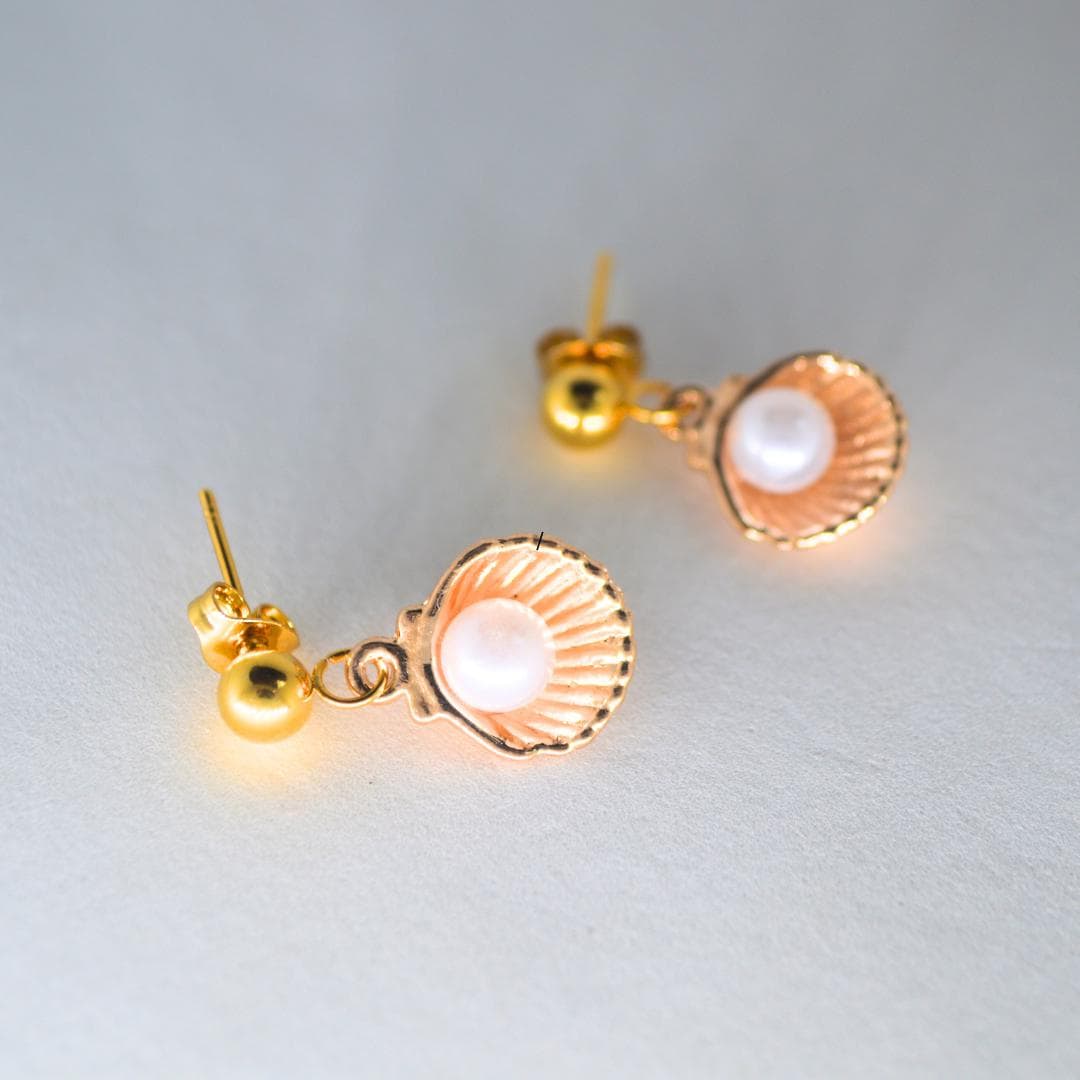 Sea Shell Pearl Stud Earrings